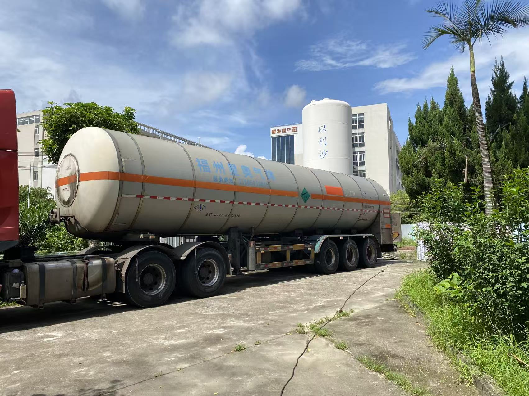20m3 CO2 gas delivery at Xiamen Elisha carbonated drinks factory.jpg 20m3 CO2 gas delivery at Xiamen Elisha carbonated drinks factory.jpg